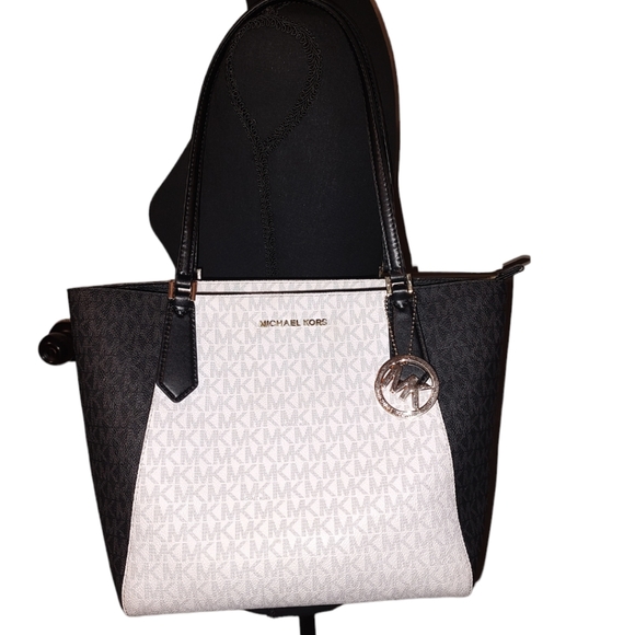 Michael Kors Handbags - Michael Kors Kimberly Tote